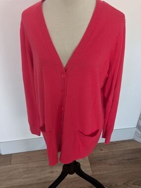Sejour Coral Red V-Neck Button-Front Cardigan with Pockets